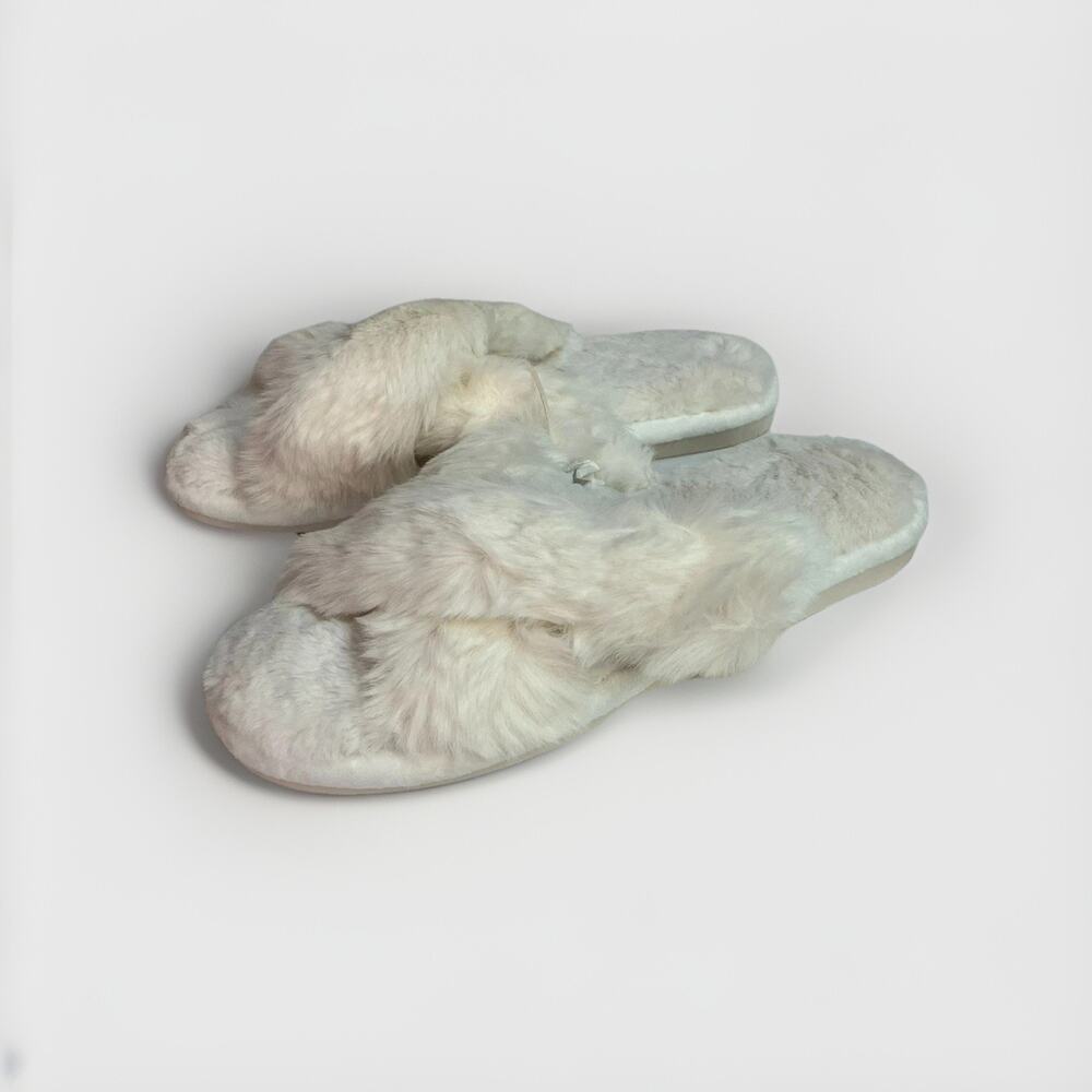 New Parlovable Women's Slippers Faux Fur Fluffy White Slippers Size 9-10 US